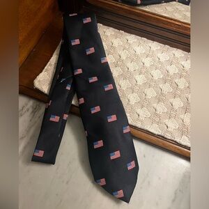 CHURCHILL COLLECTION Classic 100% Polyester‎ Embroidered Flag Tie Red White Blue